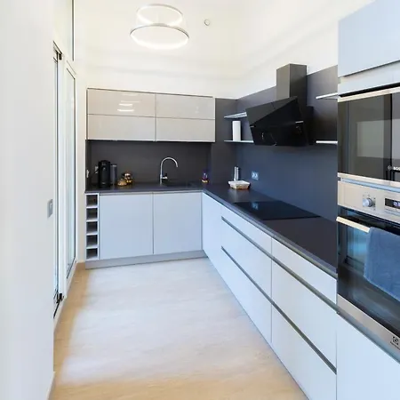 Jardin Des Muses - 2 Pieces - Parking Carre D'or